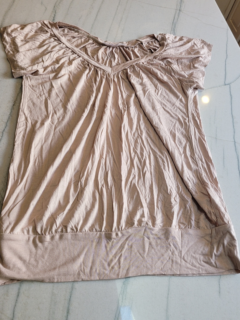 Gathered V-Neck Short Sleeve Tee in Blush